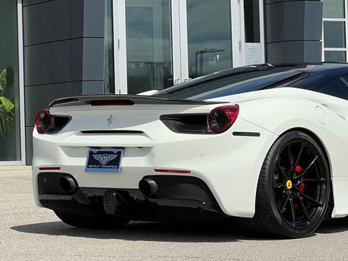 Used 2017 Ferrari 488 GTB image 9
