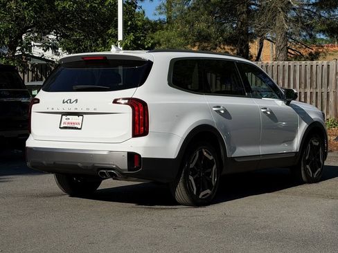 Used 2025 Kia Telluride S FWD image 7