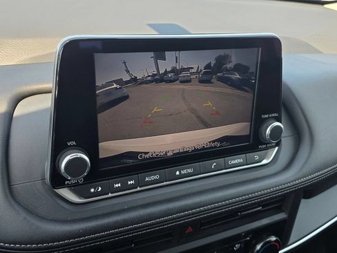 Used 2024 Nissan Rogue S FWD image 23