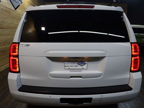 Used 2017 Chevrolet Suburban LT image 4