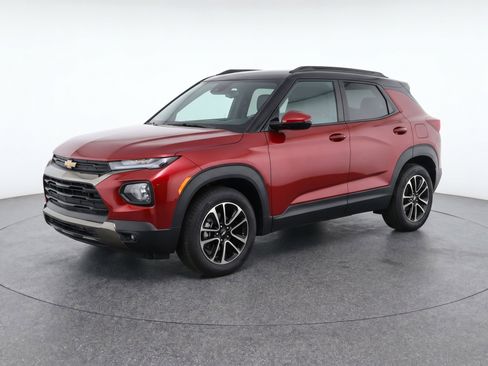 Used 2025 Chevrolet TrailBlazer LT FWD image 3