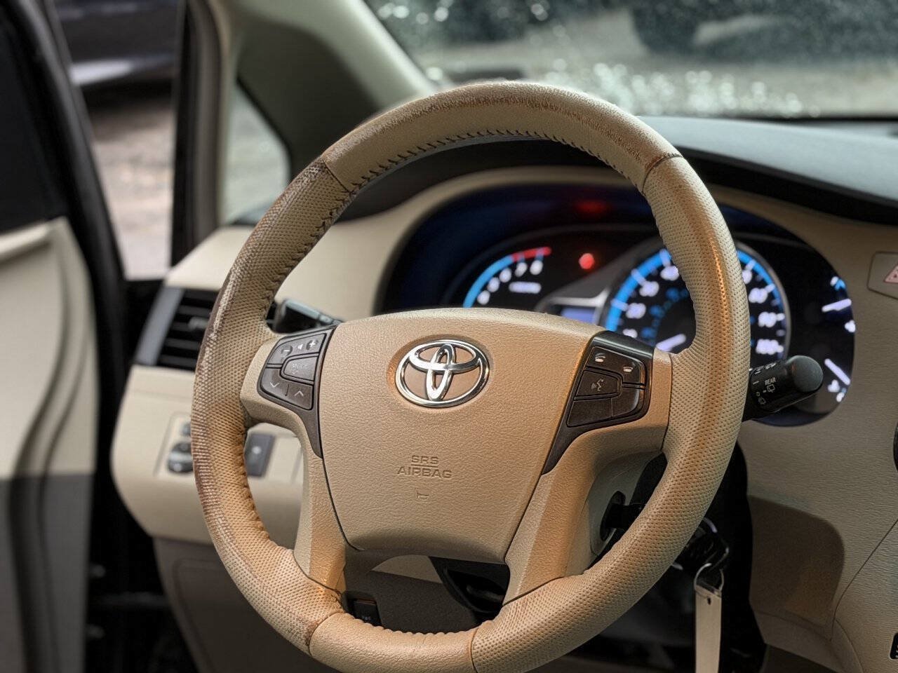 Used 2011 Toyota Sienna XLE FWD image 19