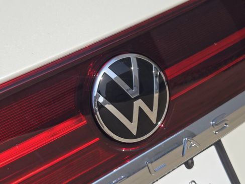 New 2026 Volkswagen Atlas SE FWD image 8