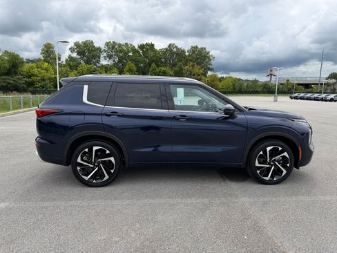 Used 2024 Mitsubishi Outlander SEL AWD/4WD image 8