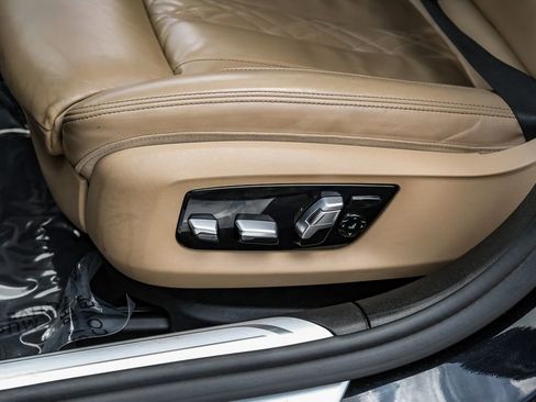 Used 2019 BMW 750i xDrive w/ M Sport Package AWD/4WD image 39