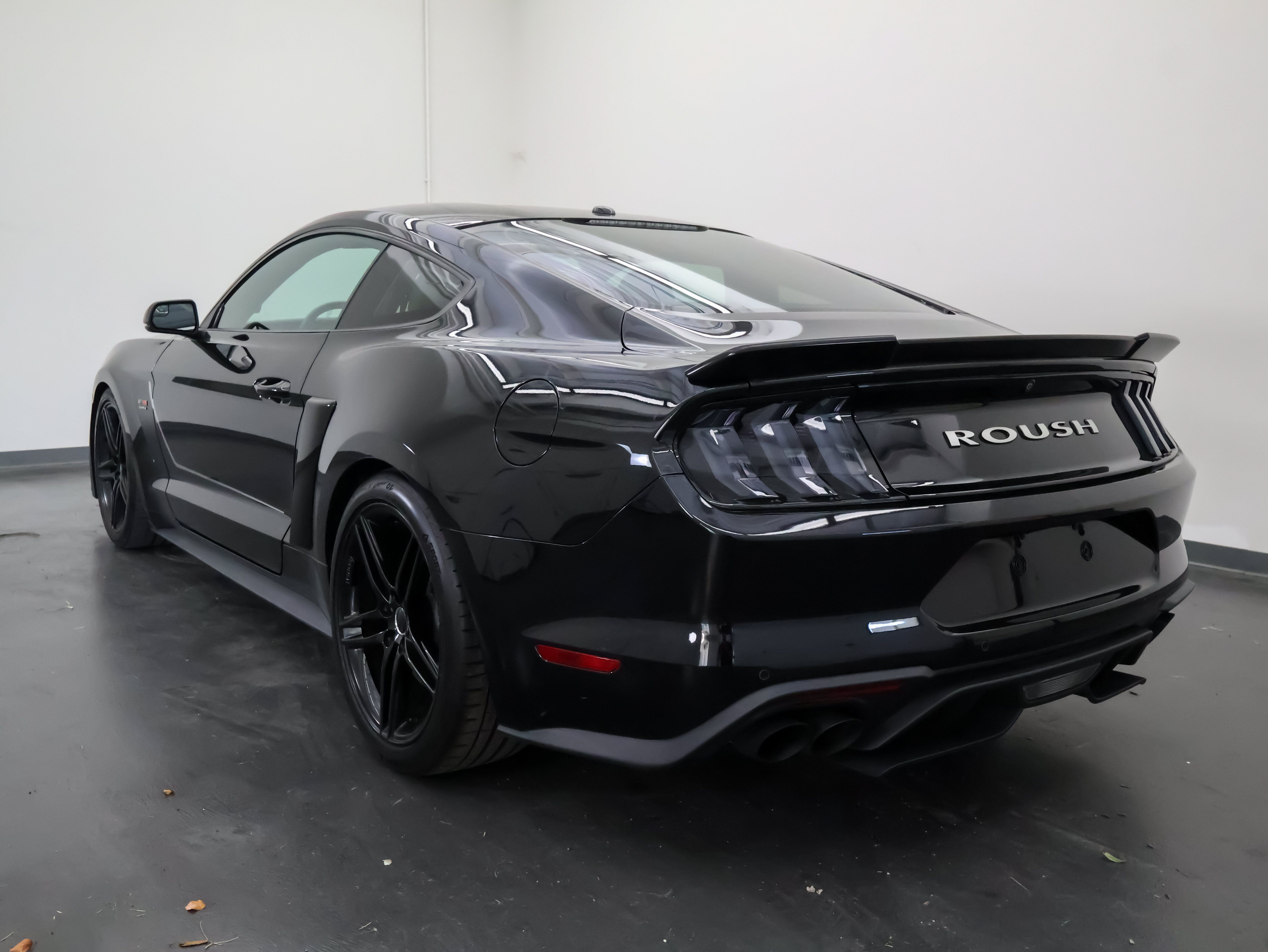 Used 2018 Ford Mustang GT Premium w/ GT Performance Package RWD image 5