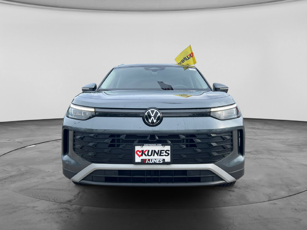 Used 2026 Volkswagen Tiguan SE FWD image 2