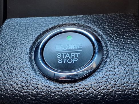 Used 2020 Ford Expedition XLT image 12