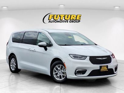 Used 2023 Chrysler Pacifica Touring-L