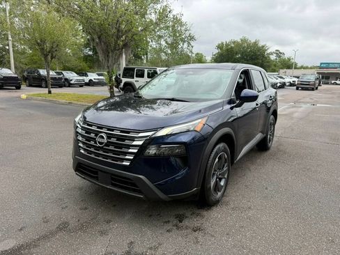 Used 2025 Nissan Rogue SV image 1