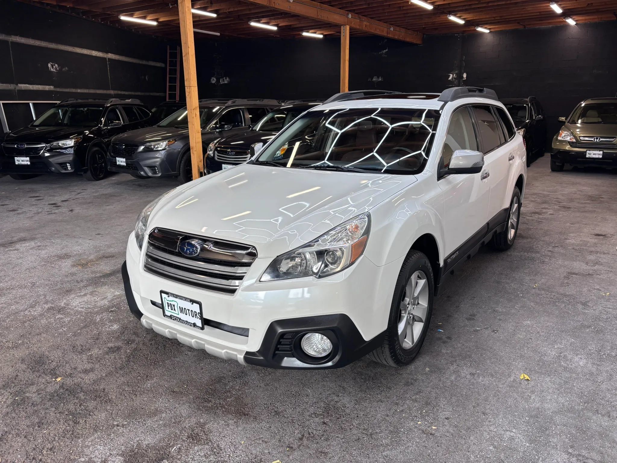 Used 2013 Subaru Outback 3.6R Limited AWD/4WD image 3