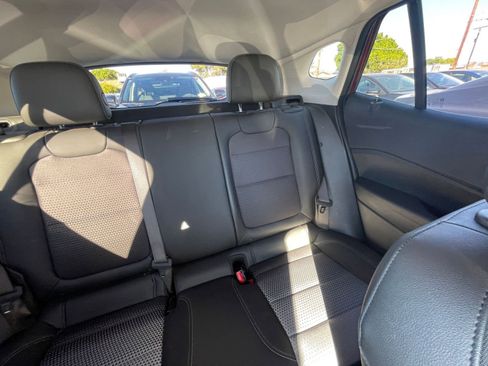 Used 2025 Chevrolet Trax LT image 36