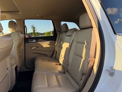 Used 2018 Jeep Grand Cherokee Limited AWD/4WD image 16
