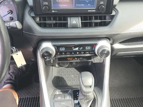 Used 2022 Toyota RAV4 LE AWD/4WD image 14