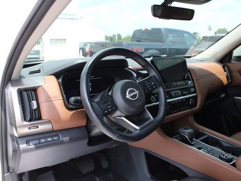 Used 2024 Nissan Pathfinder Platinum w/ Cargo Package AWD/4WD image 2