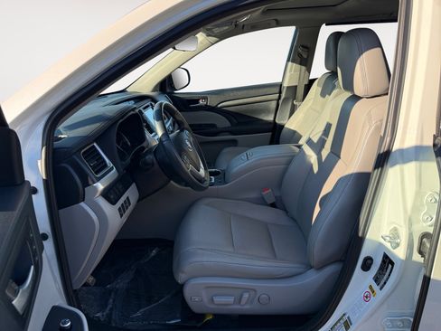 Used 2019 Toyota Highlander Limited image 10