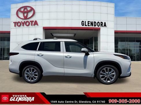 New 2026 Toyota Highlander Limited AWD/4WD image 12