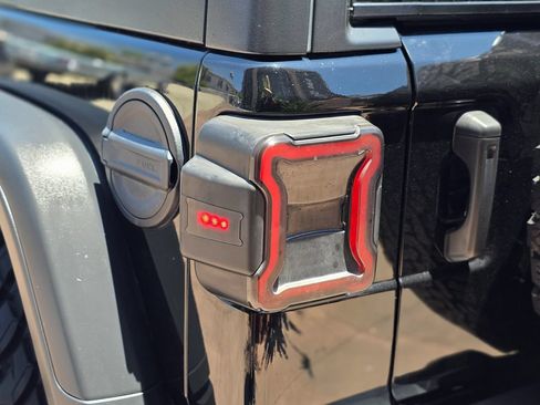 Used 2021 Jeep Wrangler Unlimited Rubicon AWD/4WD image 9