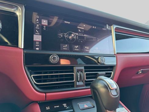 Used 2023 Porsche Macan image 13