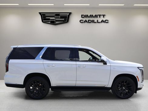 Used 2025 Cadillac Escalade Premium Luxury AWD/4WD image 6