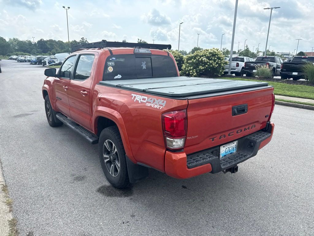 Used 2017 Toyota Tacoma TRD Sport w/ Tow Package (A/T) AWD/4WD image 4