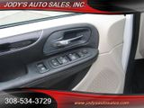Used 2016 Dodge Grand Caravan SE image 3