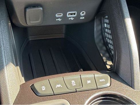 Used 2023 Chevrolet TrailBlazer LT AWD/4WD image 29