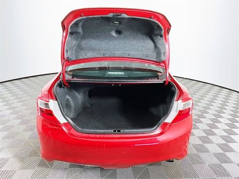 Used 2014 Toyota Camry SE image 25