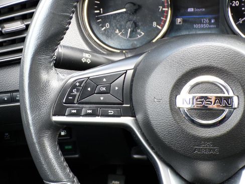 Used 2018 Nissan Rogue SV image 15