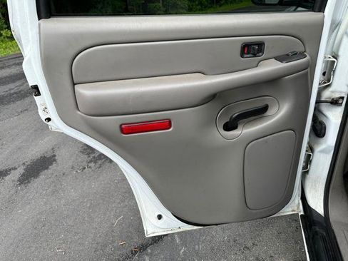 Used 2005 Chevrolet Tahoe 4WD w/ Skid Plate Package image 8