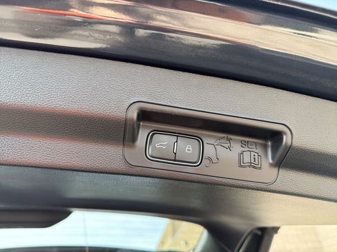 Used 2023 Ford Explorer XLT AWD/4WD image 27