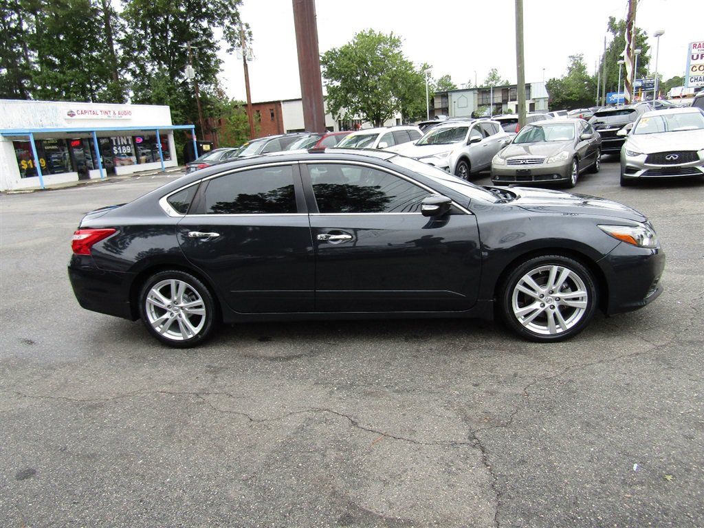 Used 2017 Nissan Altima 3.5 SL w/ 3.5SL Technology Package FWD image 8