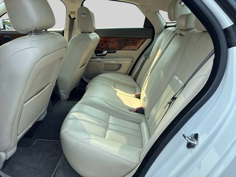 Used 2013 Jaguar XJ RWD image 16