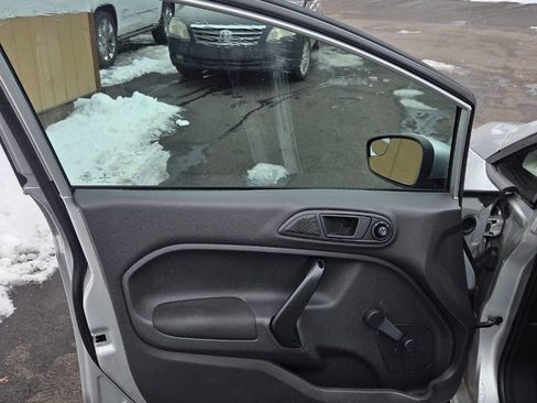 Used 2015 Ford Fiesta S image 9