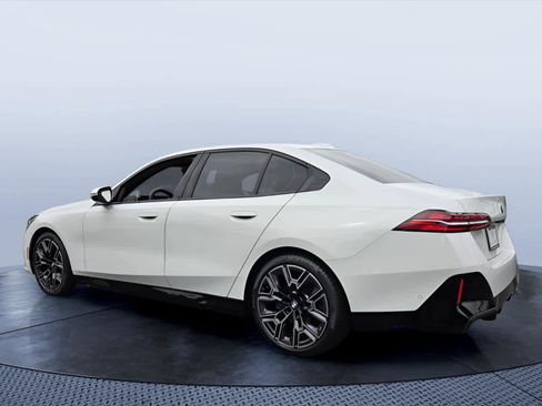 Certified 2026 BMW 530i RWD image 4