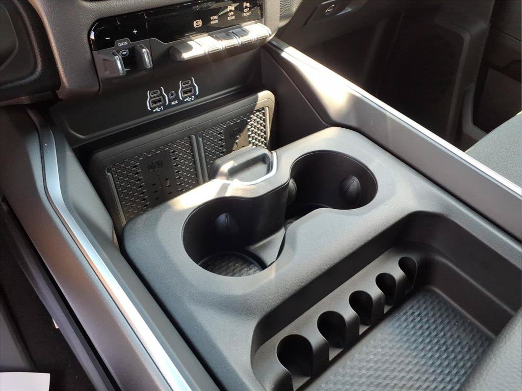 New 2026 RAM 2500 Big Horn AWD/4WD image 8