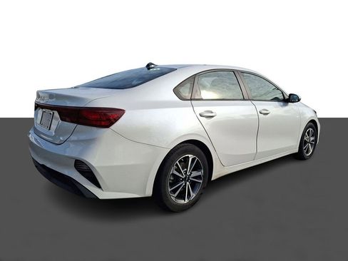 Used 2023 Kia Forte LXS w/ LXS Technology Package image 7