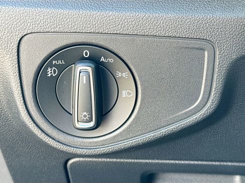 Used 2018 Volkswagen Atlas SEL Premium image 11