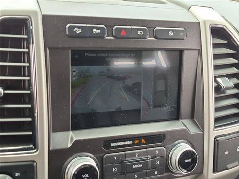 Used 2018 Ford F150 Lariat w/ Equipment Group 502A Luxury AWD/4WD image 11
