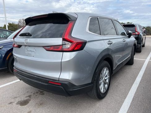 Used 2024 Honda CR-V EX image 3