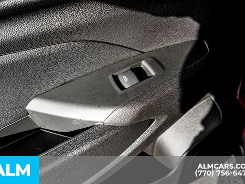 Used 2025 Chevrolet Trax LT w/ LT Convenience Package image 55