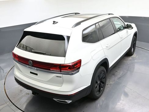 Used 2025 Volkswagen Atlas SE w/ Panoramic Sunroof Package image 40