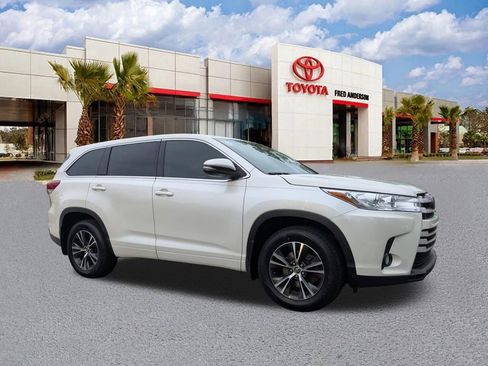 Used 2018 Toyota Highlander Plus image 2