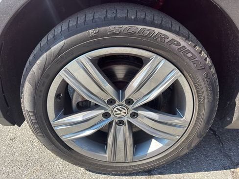 Used 2018 Volkswagen Tiguan SEL Premium AWD/4WD image 13