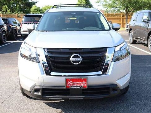 Used 2025 Nissan Pathfinder SV w/ SV Premium Package FWD image 4