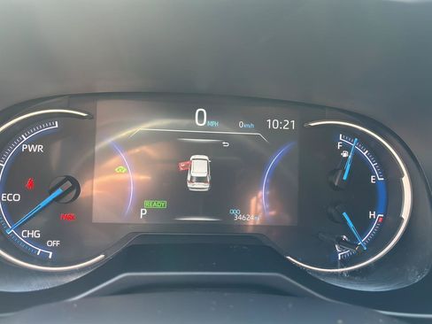Used 2025 Toyota RAV4 LE AWD/4WD image 3