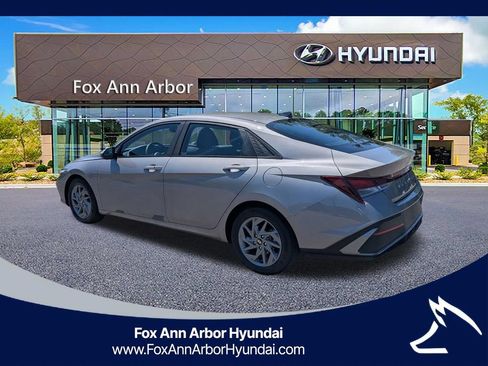 Certified 2024 Hyundai Elantra SEL FWD image 3