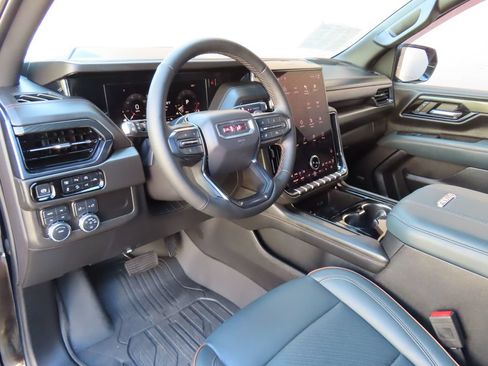 Used 2025 GMC Yukon AT4 AWD/4WD image 27