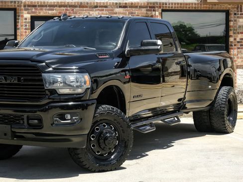 Used 2021 RAM 3500 Big Horn w/ Night Edition AWD/4WD image 7