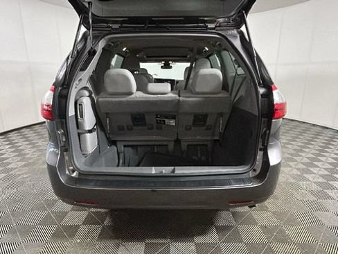 Used 2020 Toyota Sienna XLE FWD image 27